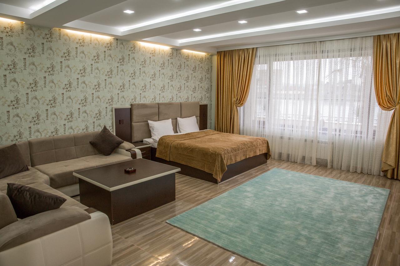 מינגסוויר Semeni Hotel & Restaurant מראה חיצוני תמונה